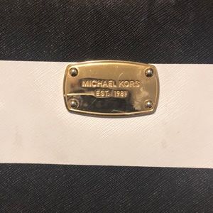 Michael kors black and white purse